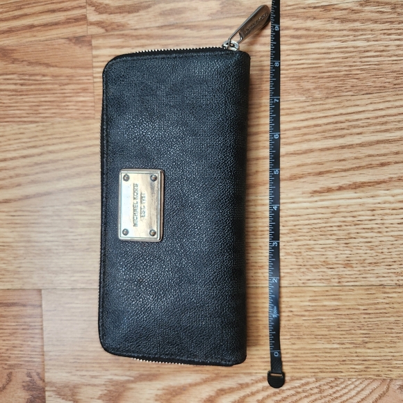 Michael Kors Wallet - Picture 5 of 6